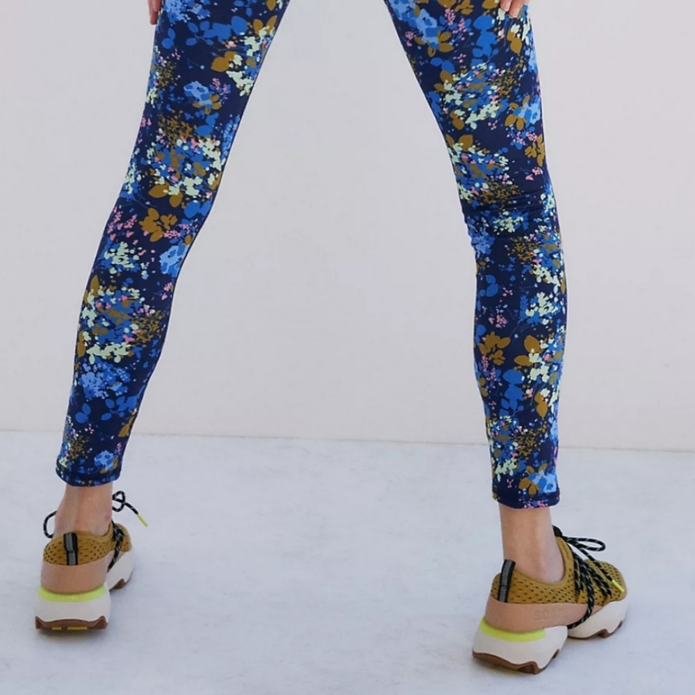 Anthropologie | Yoga Set: High-Rise Leggings & Bra - Picture 5 of 7